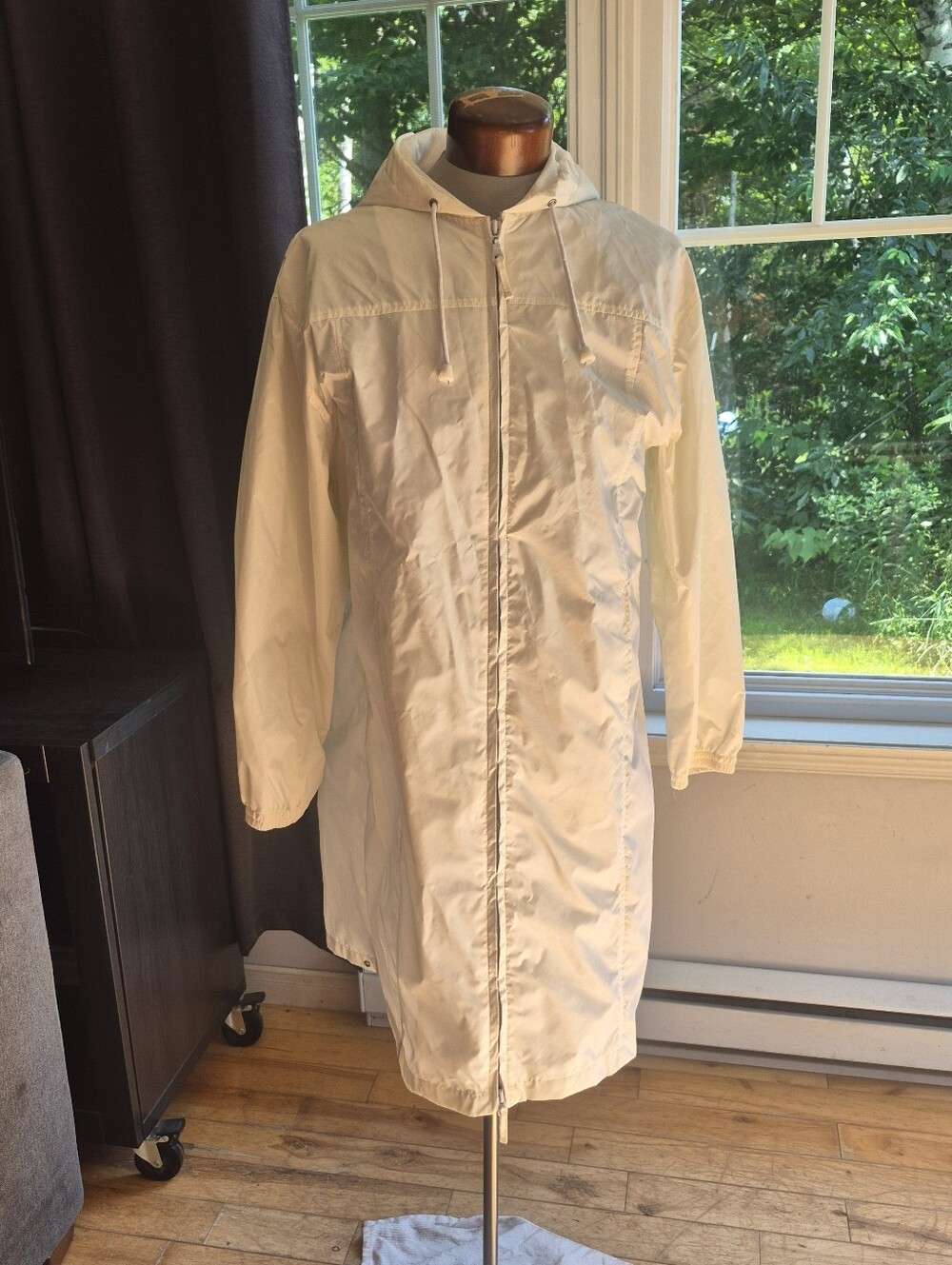 Lightweight White Hooded Jacket